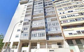 Wonderful Shared Apartment In Alfornelos - Near Metro!